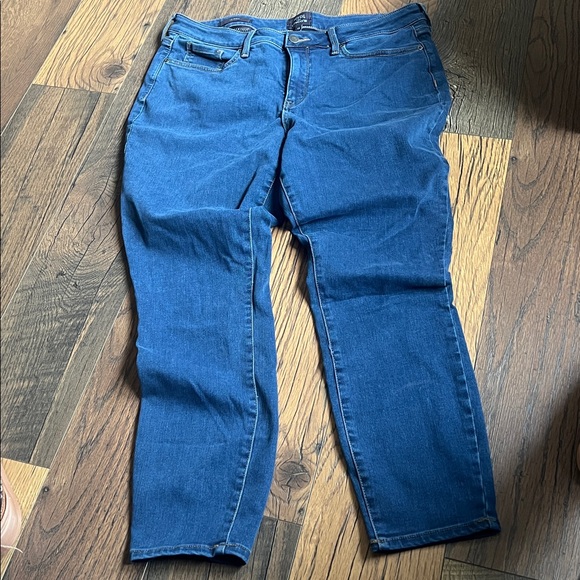 Women’s size 12 NYDJ for Chico’s Skinny jeans. Liftxtruck Technology - Picture 5 of 7